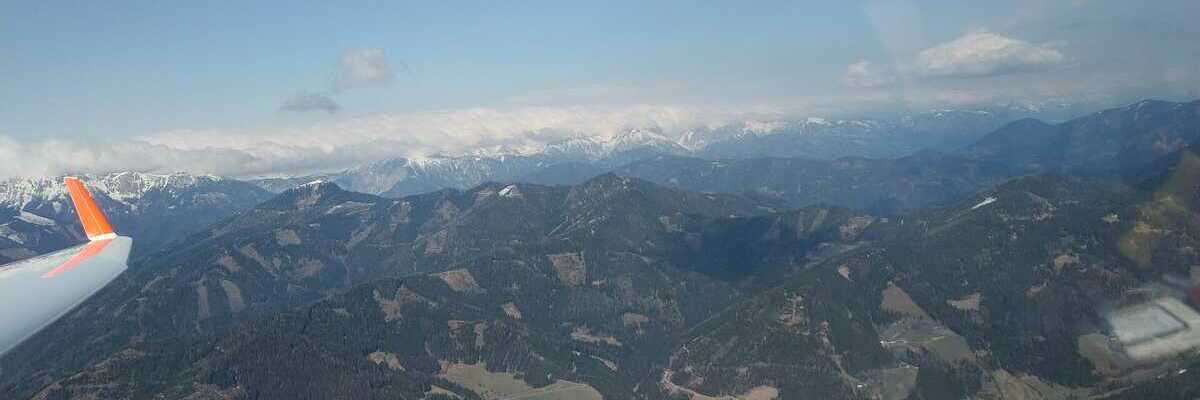 Flugwegposition um 12:35:58: Aufgenommen in der Nähe von Gemeinde St. Peter-Freienstein, Österreich in 1737 Meter